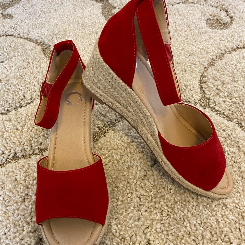 Journee Collection Keana Wedge Sandal Red sz 8